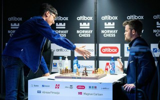Vua cờ Carlsen vô địch siêu giải Na Uy